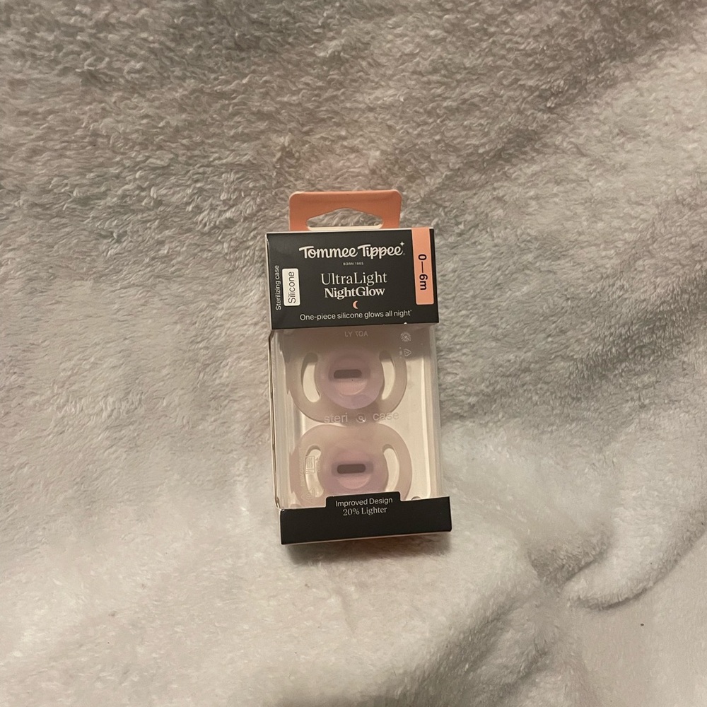 Tommee Tippee Ultra-Light NightGlow Pacifiers - Pink